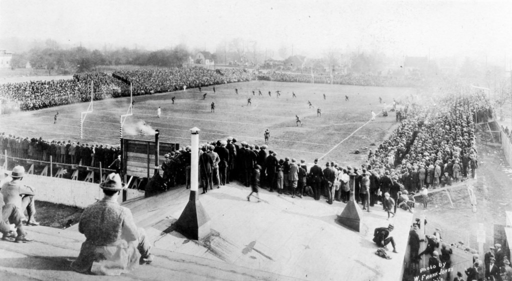 This image has an empty alt attribute; its file name is butlerwabashfootballgame002.jpg